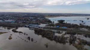 Весенний паводок.  Вода окружила храм Покрова на Нерли