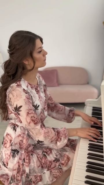 С Днем пианиста!Для вас звучит «You are not alone» в моей легкой аранжировке. Ссылка на ноты смотреть онлайн