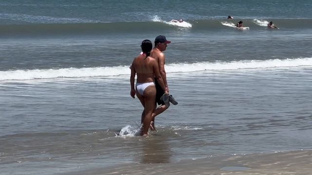 Бразильская идиллия: прогулка по пляжу с камерой смотреть онлайн