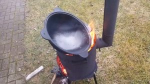 Чугунный КАЗАН на 10 л. и печь с дверкой.  Обжиг казана. Подготовка к первому использованию