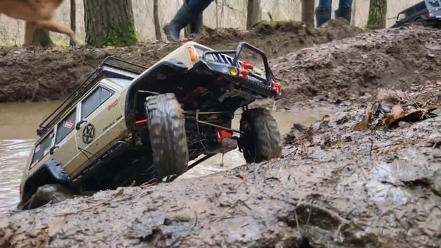 Axial SCX10 II mud #axial #rc #jeep #mopar #offroad смотреть онлайн