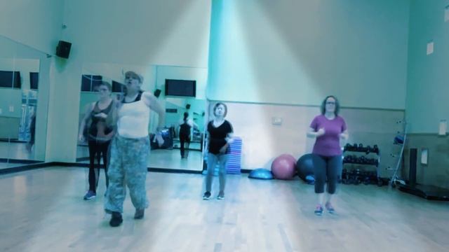Zumba with Jewels / Pelearnos in ratico (salsa versión)/ Diván смотреть онлайн
