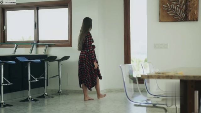 俄罗斯极品尤物：Lena Reif（兰纳·瑞芙），18岁就投身暗黑界！ смотреть онлайн
