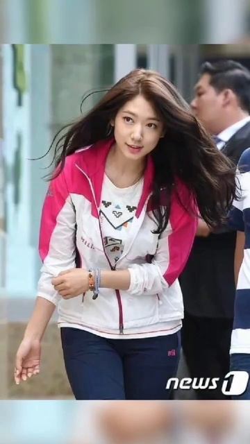 Park Shin Hye and friends 🥰🥰#youtubevideo #youtubevideo #ytshorts #Reena music and shorts смотреть онлайн