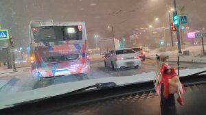 Как едит Хавал Джолион по заснеженному городу