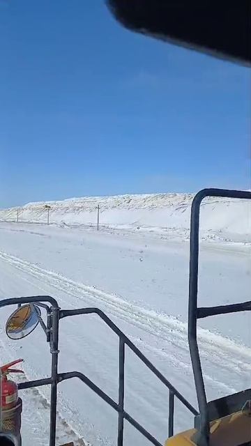 На Комацу 100 тоннике по карьеру смотреть онлайн