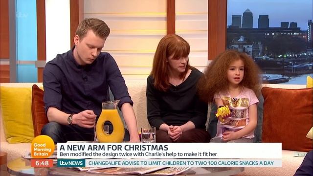Little Girl Gets a 3D Printed Arm for Christmas | Good Morning Britain смотреть онлайн