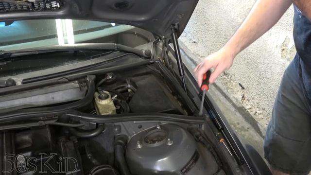 BMW E46 Hood Strut Replacement DIY смотреть онлайн