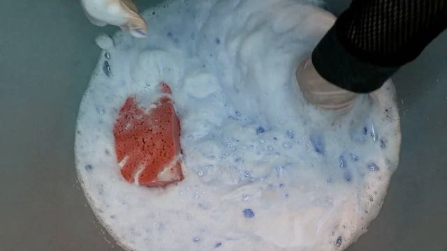 ASMR (167) Sponge Squeezing