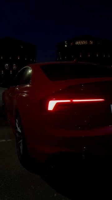 Выхлоп Audi RS5 смотреть онлайн