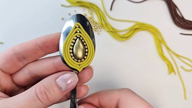 Брошь сутаж