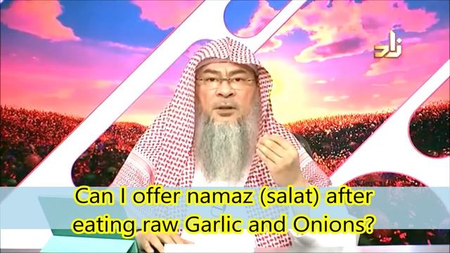 Can I offer salah (namaz) after eating raw onions and garlic? - Assim al hakeem смотреть онлайн
