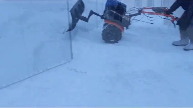 Уборка снега мотоблоком с отвалом смотреть онлайн