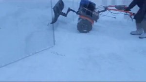 Уборка снега мотоблоком с отвалом