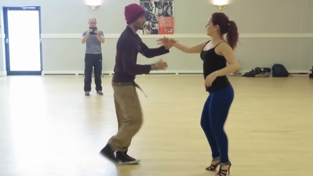 Oscle and Lisi Cuban Salsa Partnerwork intermediate level at Salsa feel the Heat смотреть онлайн