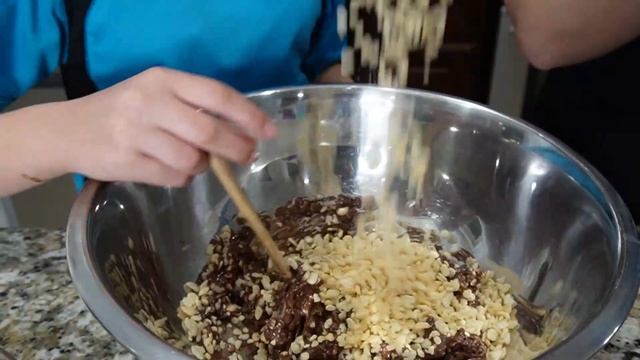 EASY NO BAKE COOKIE RECIPE | NO BAKE MUDDY BUDDY CRACK COOKIES | COOKIE RECIPE IDEAS | COOK WITH ME смотреть онлайн