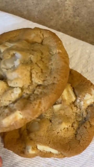 Very Chewy White Chocolate and Macadamia Cookies ! смотреть онлайн