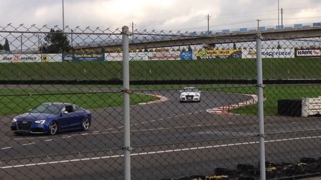 Audi RS5 flyby смотреть онлайн