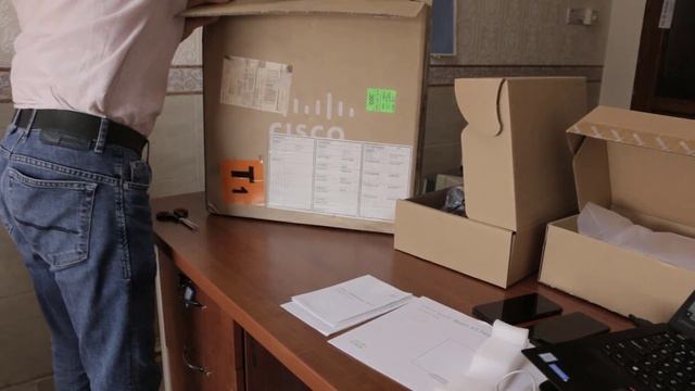 unBoxing Cisco Spark Room Kit 60 смотреть онлайн