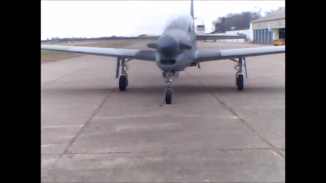 EMBRAER EMB-312 Tucano de la Fuerza Aérea Argentina en el Área Material Rio Cuarto 18-08-2019 смотреть онлайн
