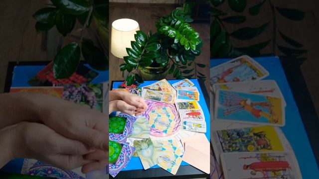 Расклад "Какой негатив на моём потоке достатка" смотреть онлайн