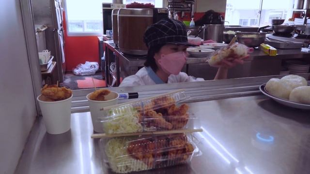 Japanese Catholic High School? What Are Japanese High School Girls Eating There?