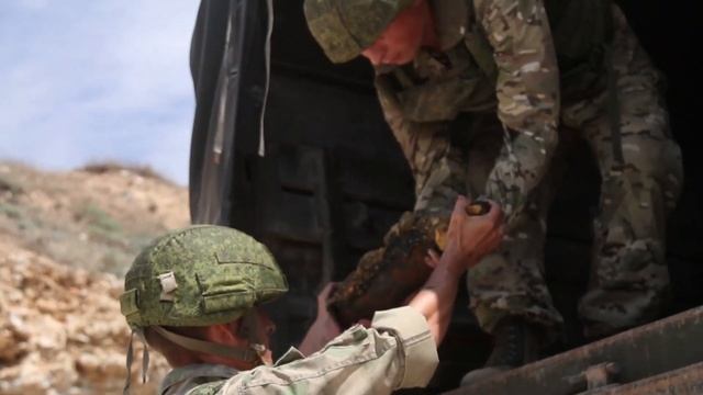 Под водой и на суше: две пиротехнические операции сразу провели севастопольские сотрудники МЧС смотреть онлайн