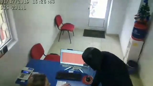 Ограбление кредитной организации в Бельцах смотреть онлайн