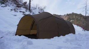 КЕМПИНГ НА ГЛУБОКОМ СНЕГУ С УЮТНЫМ И ТЕПЛЫМ УБЕЖИЩЕМ