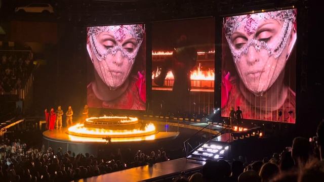 Madonna-Vogue/Crazy for You/Die Another Day/Don’t Tell Me смотреть онлайн