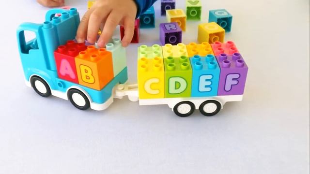Учим английский алфавит с Лего Дупло смотреть онлайн