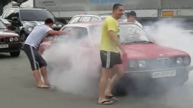 Фестиваль BMW 2013 в Киеве - народ собирается смотреть онлайн