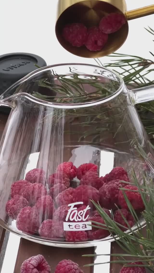 Малиновый чай в заварочном чайнике Fast Tea от Vitax