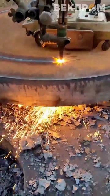 Газорезательная машина CG1-30 для прямолинейной резки смотреть онлайн