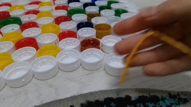 туториал на ковёр из крышек 💝