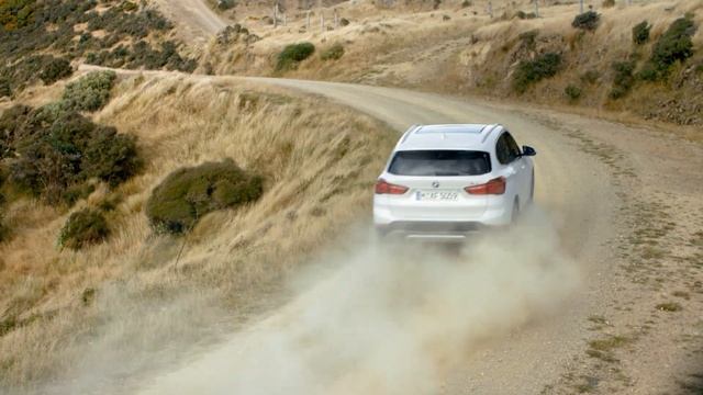 BMW X1 İlk Bakış смотреть онлайн