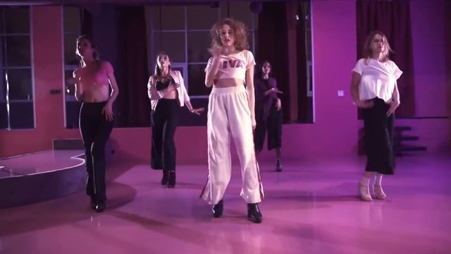 Vogue Femme Beginners, Choreo By Banana