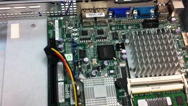 SuperMicro CSE-502L-200B Avec X7SPE-HF-D525