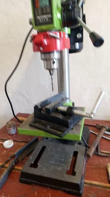 Мысли по поводу сверлилки на столе смотреть онлайн