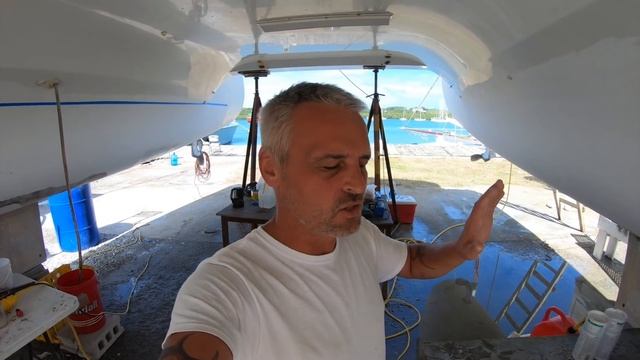 Small CRACK HUGE Problem (S2 E56 Barefoot Sail and Dive) смотреть онлайн