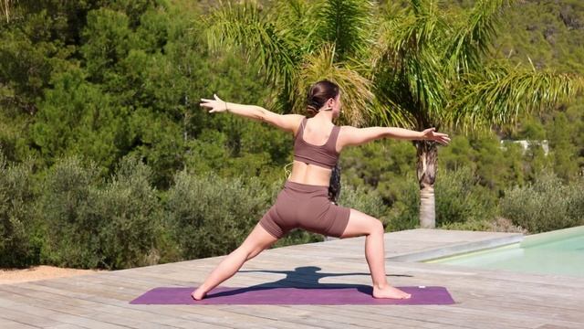 «20 минутная йога для всего тела | День 2 - 30-дневный вызов йоги для улучшения». смотреть онлайн