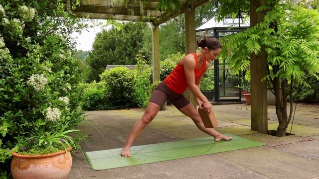 «20 минутная ежедневная йога | Ежедневная йога для всего тела для всех уровней». смотреть онлайн