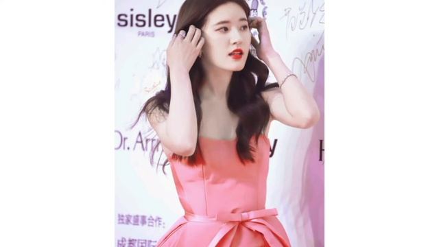 Zhao lusi ELLE Style Awards event Chengdu😍 || Zhao Lusi Red Carpet Walk😘 #shortzhaolusi смотреть онлайн