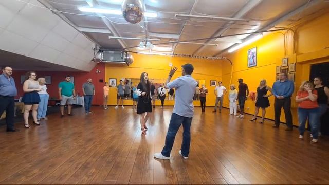 Salsa Right Turn | Waldo Y Jacqui Salsa Dance BootCamp | Beginners Salsa Class | Waldo Y Jacqui