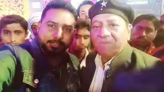 Manzoor Sakhrani-Appriciating The Arman's Band During Concert-