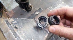 Ремонт не разборной автомобильной стойки-амортизатора  своими руками.