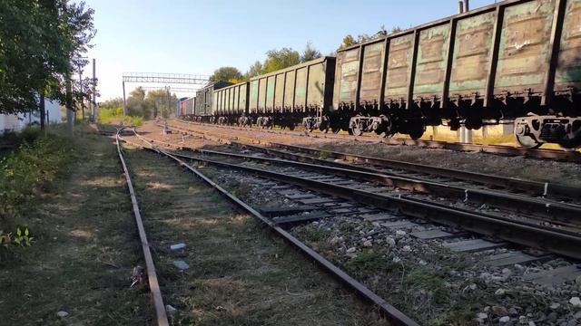 2ТЭ10УТ-0069 с грузовым влетает на станцию Тирасполь (10,10,2021) смотреть онлайн