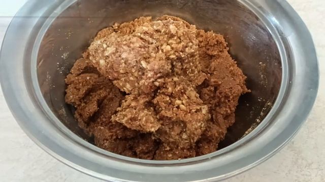 Сладкий десерт из фиников и сгущенного молока