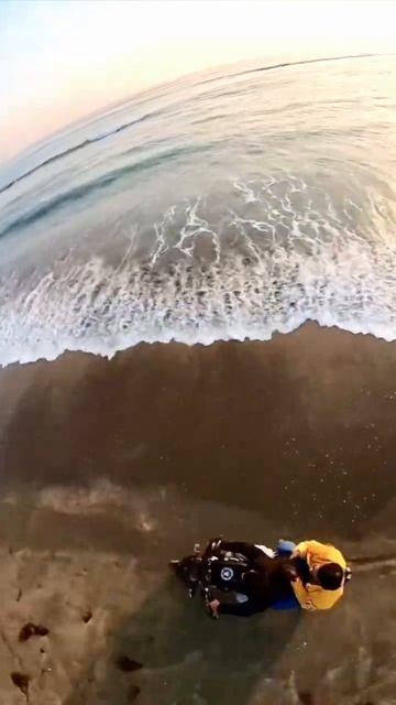 insta360 short // bike Drive on the beach смотреть онлайн