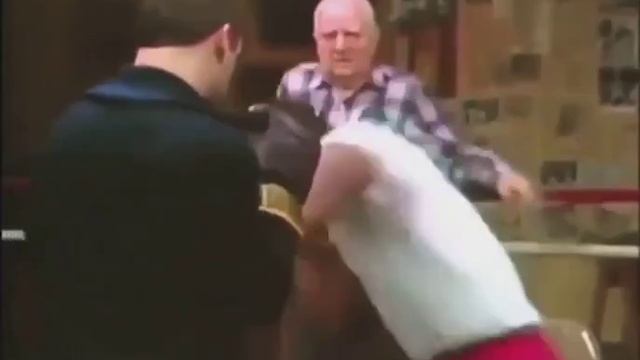 Кас Д’Амато тренирует молодого Майка Тайсона смотреть онлайн